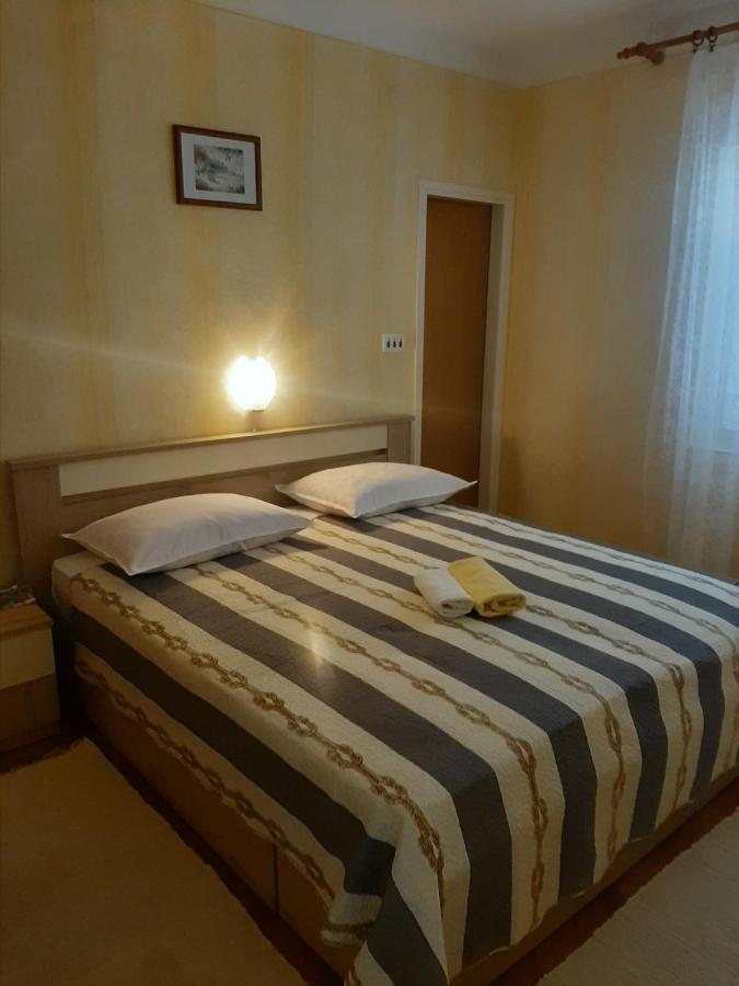 Apartments And Rooms Ljubica Lun  Bagian luar foto
