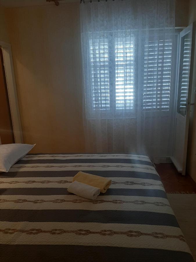 Apartments And Rooms Ljubica Lun  Bagian luar foto