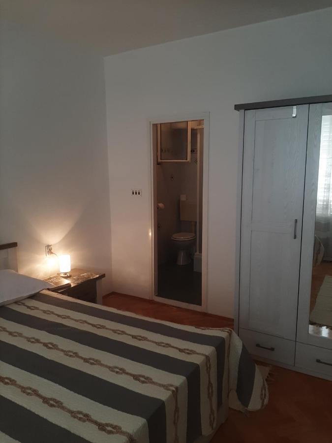 Apartments And Rooms Ljubica Lun  Bagian luar foto