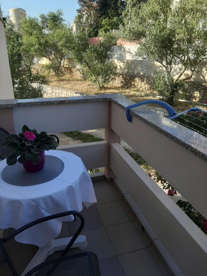 Apartments And Rooms Ljubica Lun  Bagian luar foto