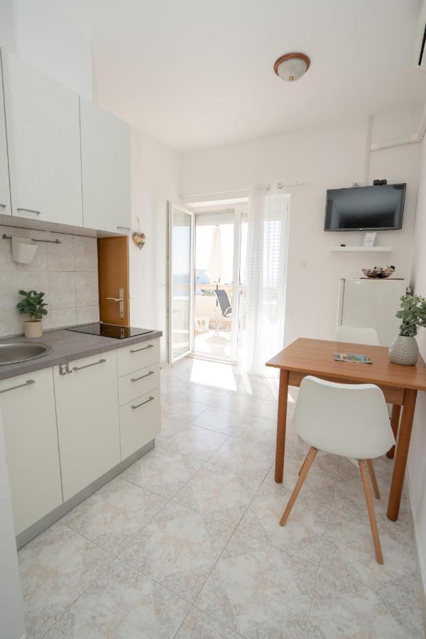 Apartments And Rooms Ljubica Lun  Bagian luar foto