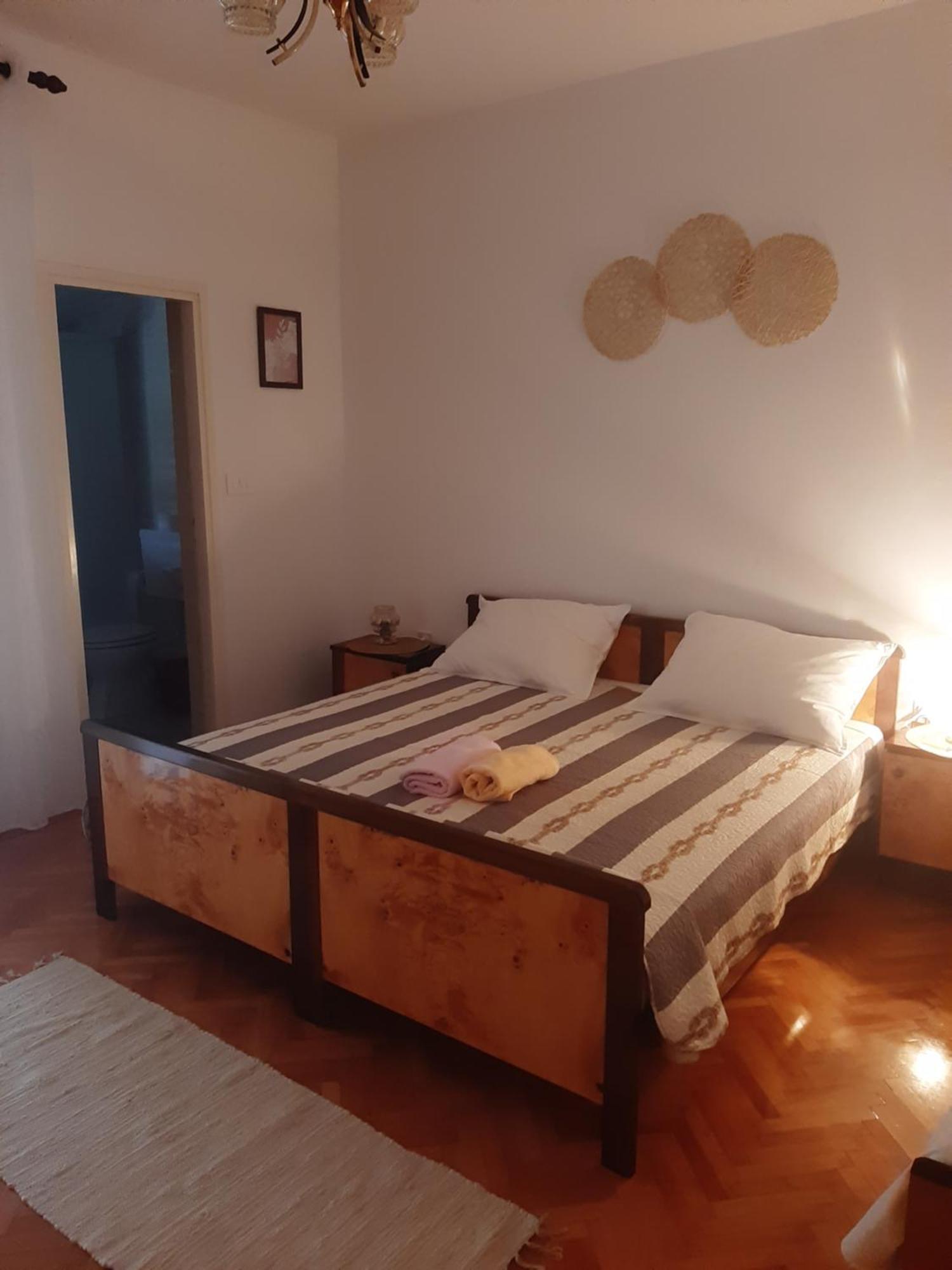 Apartments And Rooms Ljubica Lun  Bagian luar foto
